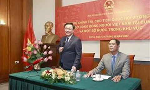 Chủ tịch Quốc hội gặp mặt cộng đồng người Việt Nam tại Bulgaria và một số nước châu Âu