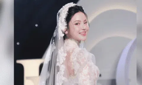 Vợ Quang Hải mặc váy 150 triệu đồng trong đám cưới ở quê nhà