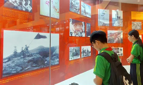 Trưng bày hơn 300 hiện vật 'Chiến thắng Điện Biên Phủ - Bản hùng ca bất diệt'