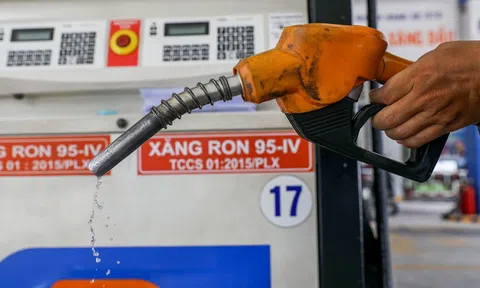 Sau 4 lần giảm liên tiếp, giá xăng dầu tăng trở lại