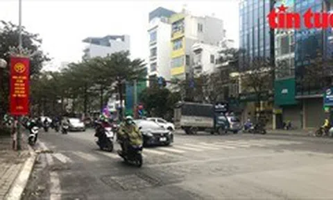 Sáng 28 Tết đường phố trung tâm Hà Nội thông thoáng, người dân di chuyển thuận lợi