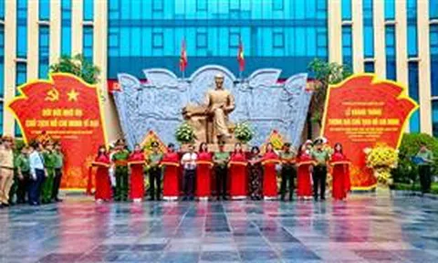 Khánh thành tượng đài Bác Hồ và trung tâm chỉ huy mới của Công an TP Hà Nội