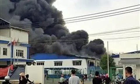 Vụ cháy tại Công ty sản xuất phụ kiện giày: Một người bị bỏng nặng