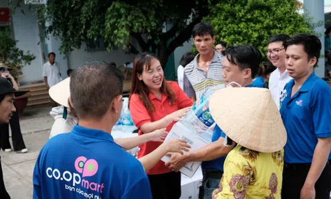 Saigon Co.op trao tặng nước sạch cho bà con vùng hạn mặn Gò Công, Tiền Giang
