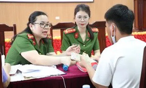 Niềm hạnh phúc vỡ òa và lời hứa của phạm nhân được đặc xá