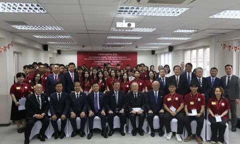 Thủ tướng Nhật Bản Ishiba Shigeru thăm Đại học Việt Nhật