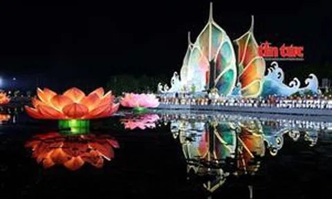 Lung linh đêm hoa đăng Vesak 2025 cầu nguyện cho thế giới hòa bình