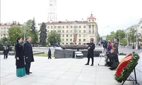 Tổng Bí thư Tô Lâm đặt hoa tại Tượng đài Chiến thắng ở thủ đô của Belarus
