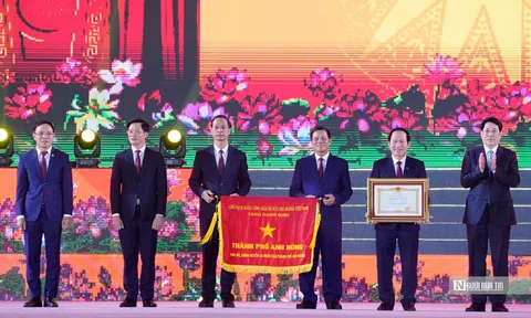 Hải Phòng đón nhận danh hiệu “Thành phố Anh hùng”
