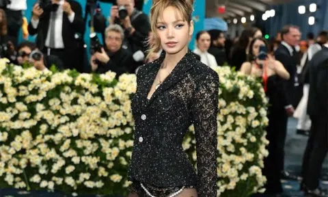 Quần tất của Lisa tại Met Gala giá 13 triệu đồng vẫn "cháy hàng"